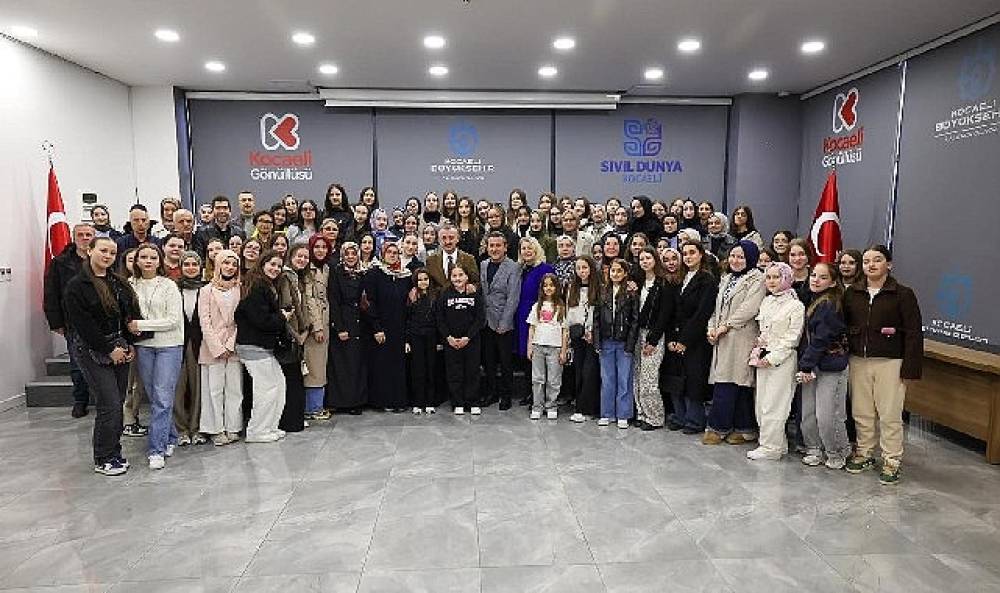 B&uuml;y&uuml;kakın, soydaşlarımızı yalnız bırakmıyor