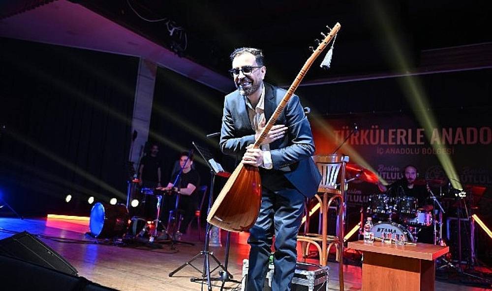Manisa'da İsmail Altunsaray ile T&uuml;rk&uuml; Dolu Gece