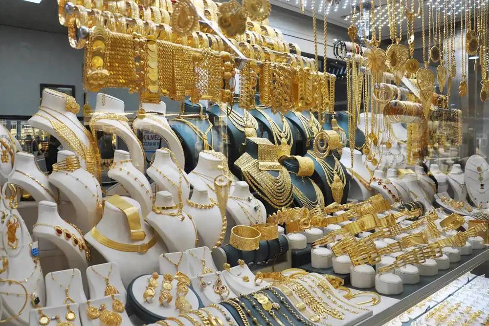 ALTIN FİYATLARI YATAY SEYREDİYOR: ONS ALTIN 3.325 DOLAR, ÇEYREK ALTIN 6.866 TL