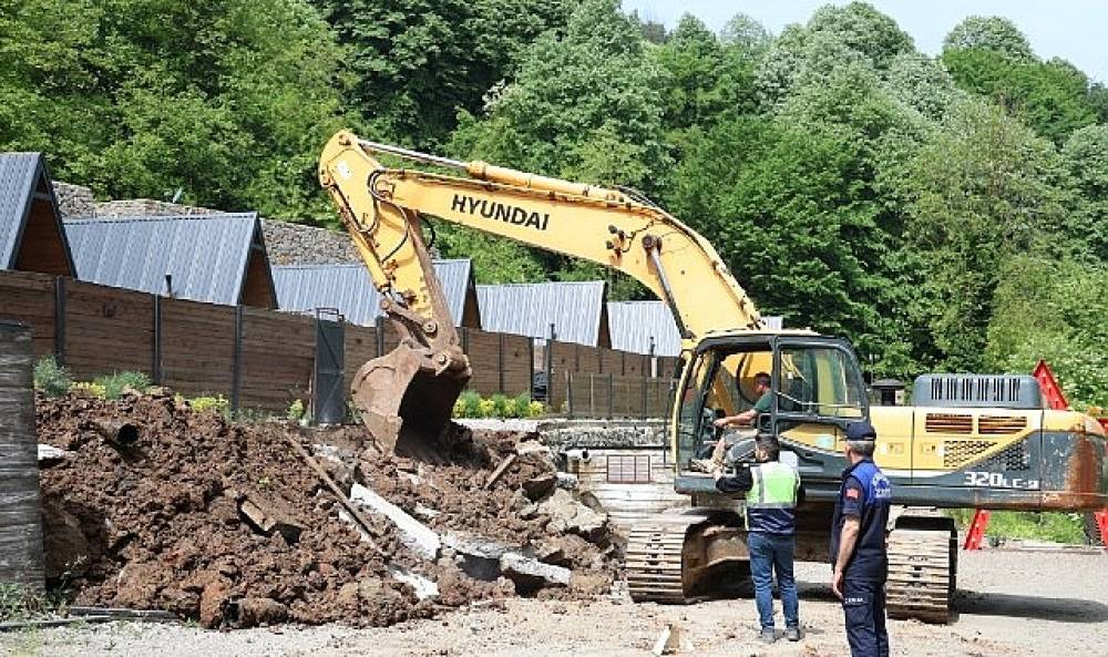 Kartepe'de Kaçak Bungalovlar Yıkıldı