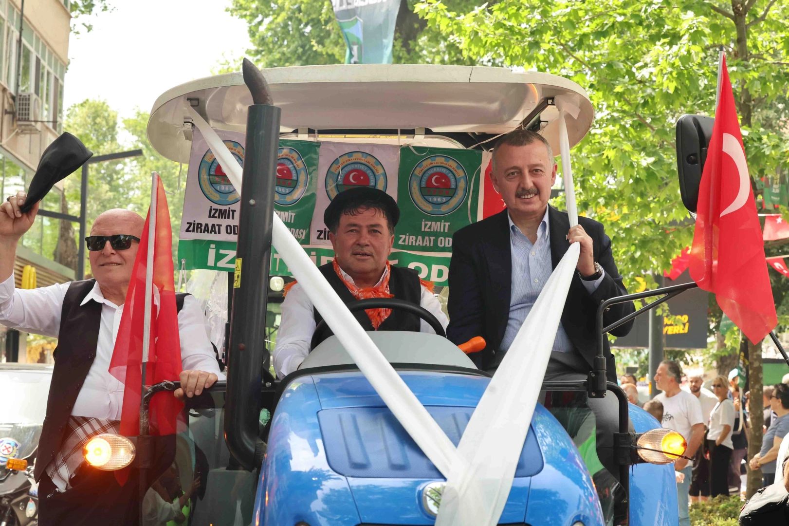 Kocaeli’de Çiftçiler Kortejle Yürüdü, Tohumlar Geleceğe Dağıtıldı