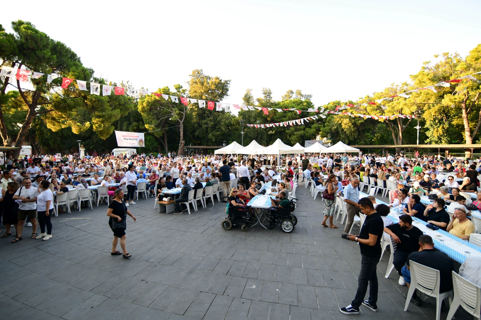 Bornova’da Geleneksel Aşure Rüzgarı Esti