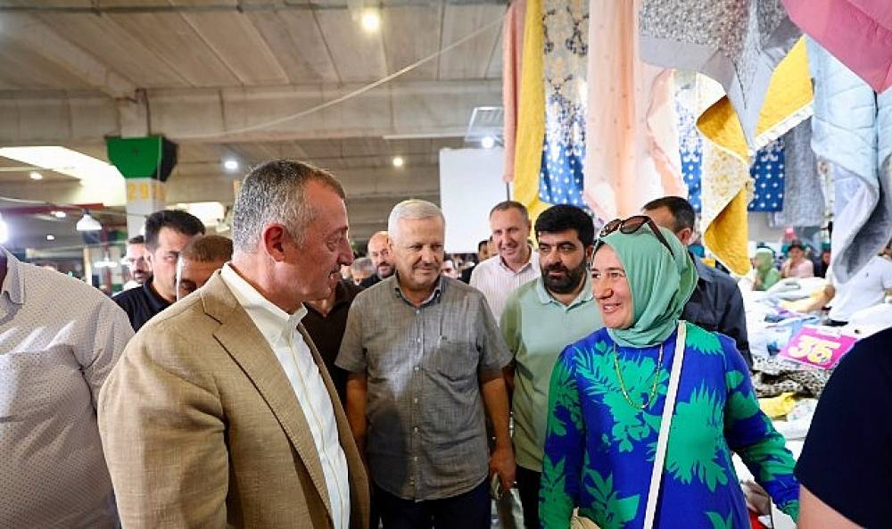 Aşure kazanı kardeşlik i&ccedil;in kaynadı