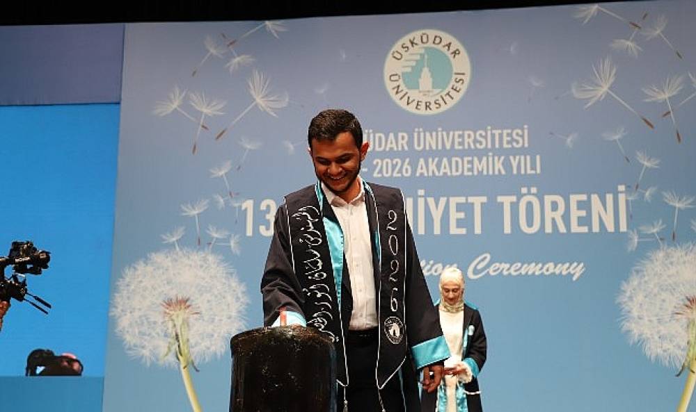 &Uuml;sk&uuml;dar &Uuml;niversitesi 13. d&ouml;nem mezunlarını uğurladı!