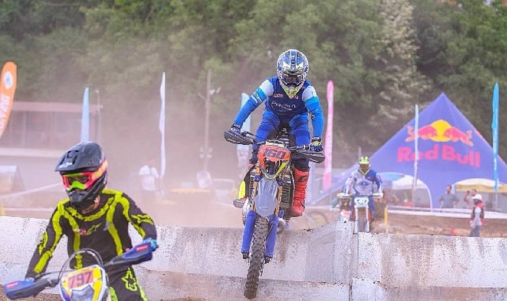 S&uuml;per Enduro'da start Başkan B&uuml;y&uuml;kakın'dan