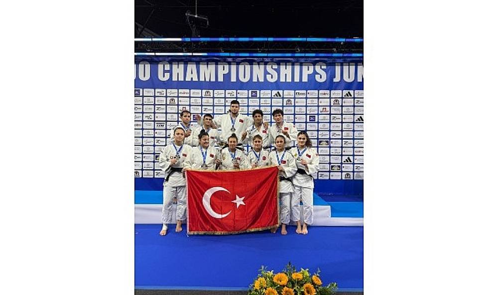 Slovakya'da Türk Judocusu Zeynep'ten Gurur Tablosu