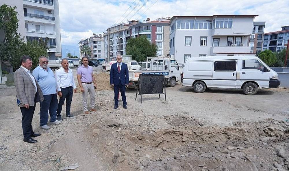 Burhaniye Pazarbaşı Caddesi'nde Yenileme Çalışmaları Devam Ediyor