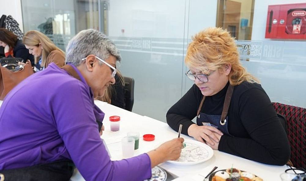 Ortak k&uuml;lt&uuml;rel hafızaya, protokol eşlerinden  ve akademisyenlerden anlamlı katkı