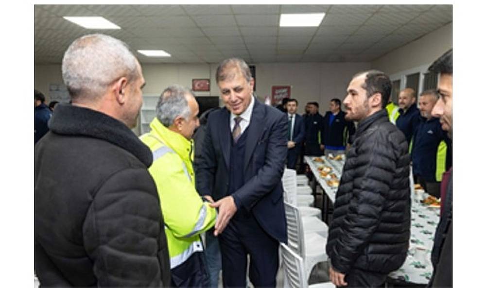 Başkan Tugay, mesaiye emek&ccedil;i ile başladı