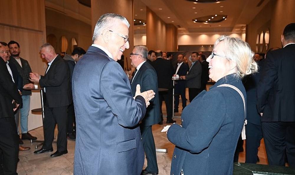 KEMİAD &Ouml;zkan &Ccedil;akmak'a emanet