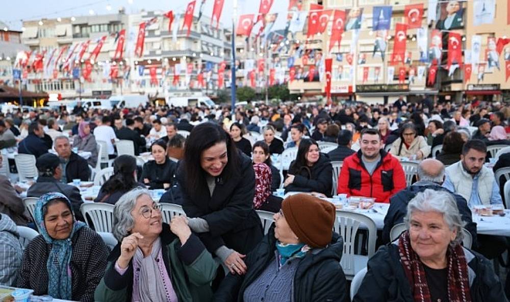 Efes Sel&ccedil;uk'ta İftar Sofrası Dayanışma ile Kuruldu