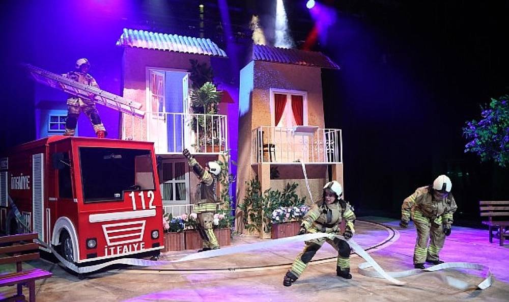 Şehir Tiyatroları Kahraman İtfaiyecilerin Hikayesini &ldquo;İtfaiyecinin Sırrı" Oyunuyla Anlatıyor