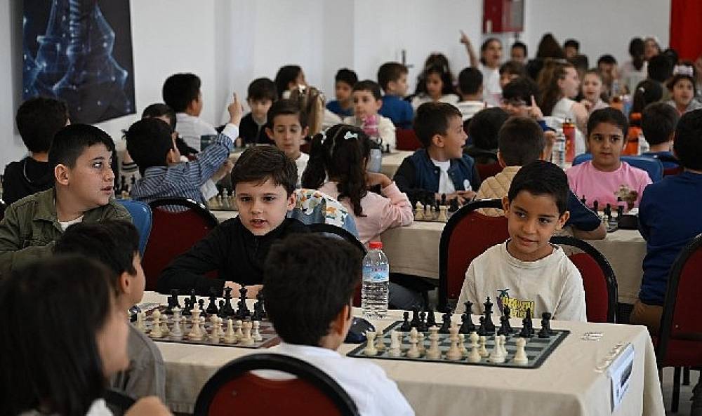 Minik Satran&ccedil;&ccedil;ılar Şah Mat Yolculuğunda Buluştu