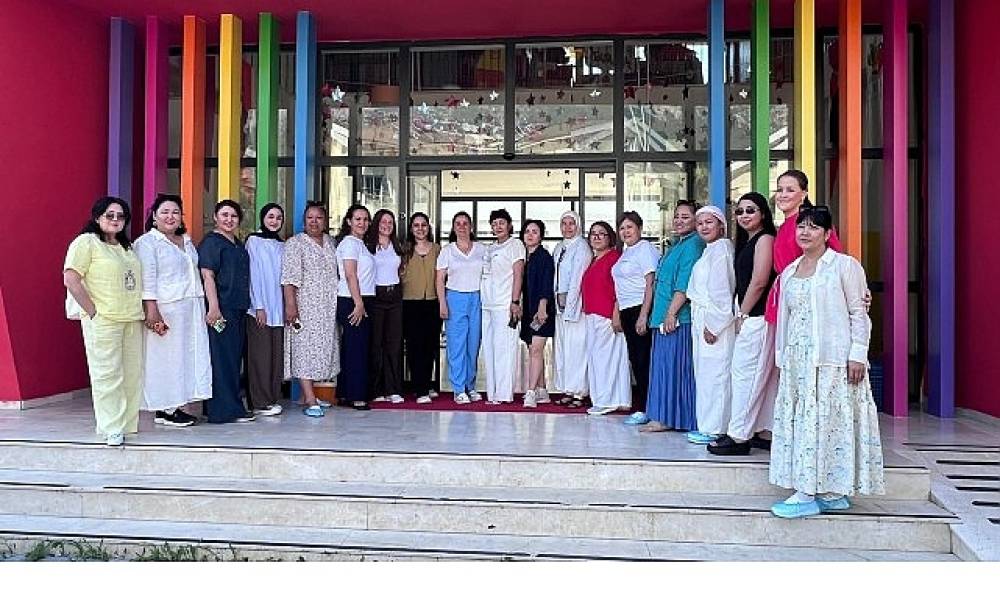 Kazakistanlı &ouml;ğretmenlerden belediye kreşine ziyaret