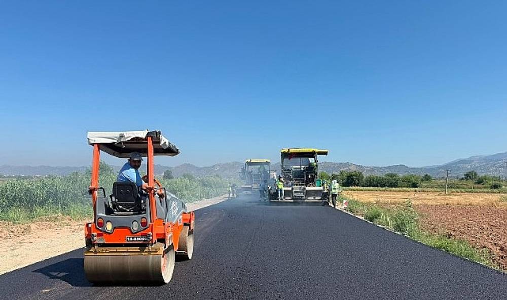 Başkan &Ccedil;er&ccedil;ioğlu'nun &Ouml;nc&uuml;l&uuml;ğ&uuml;nde Aydın'ın T&uuml;m İl&ccedil;elerinde Yol Yapım ve Yenileme &Ccedil;alışmaları Devam Ediyor