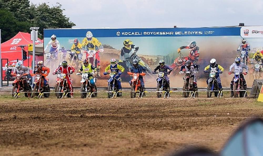 S&uuml;per Enduro'da kupalar sahiplerini buldu