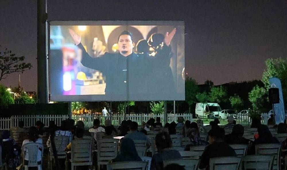 Kartepe'de Yıldızlar Altında Sinema Keyfi