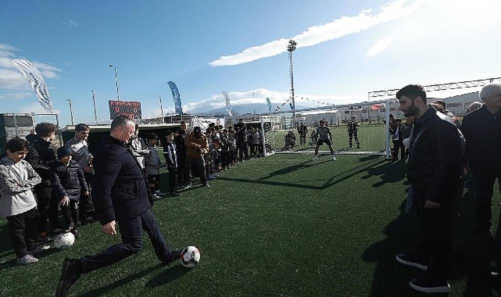 B&uuml;y&uuml;kakın 'Her g&uuml;n yeni bir eserle kentimizi g&uuml;zelleştiriyoruz'