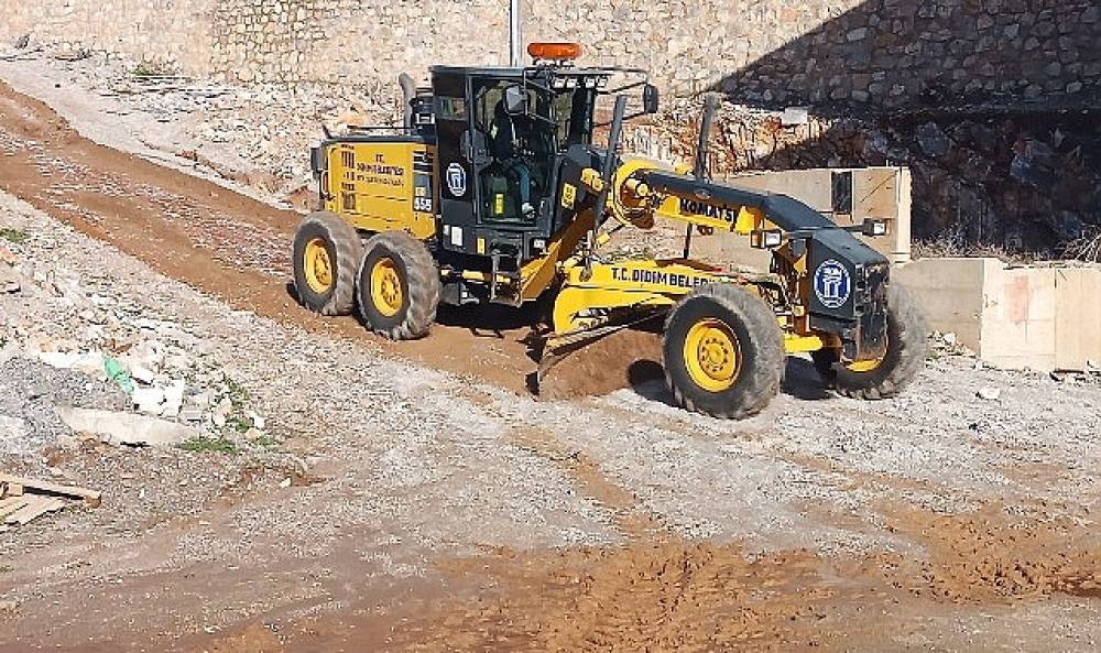 Didim Belediyesi kent genelindeki yoğun &ccedil;alışmalarını Akb&uuml;k'de de s&uuml;rd&uuml;r&uuml;yor