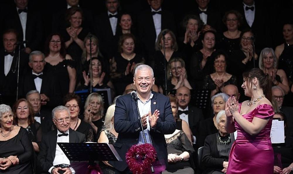 Konak'ta şarkılar sevgiyi anlattı