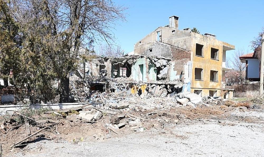 Sivas'ın En Yoğun B&ouml;lgelerinden Birine Yeni Otopark Alanı Kazandırılıyor...