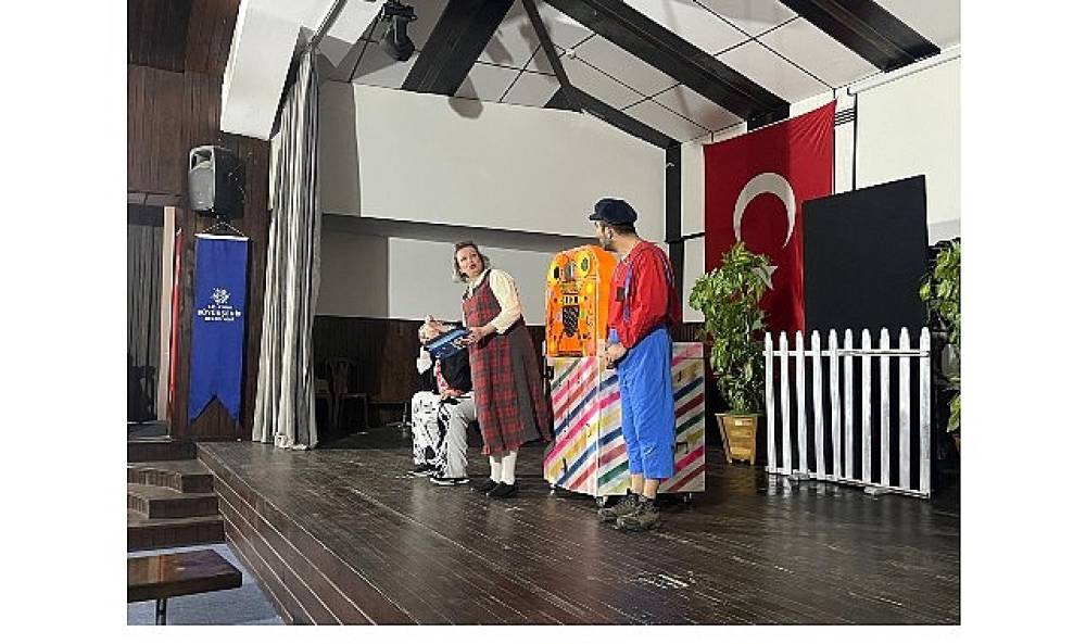 Başkan &Ccedil;er&ccedil;ioğlu Karacasu'da &Ccedil;ocukları Tiyatro ile Buluşturdu