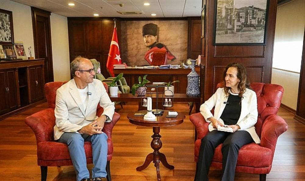 Kardeş şehirler kadrajda buluştu: Başkan &Uuml;nsal, Karşıyakalı birinciyi konuk etti