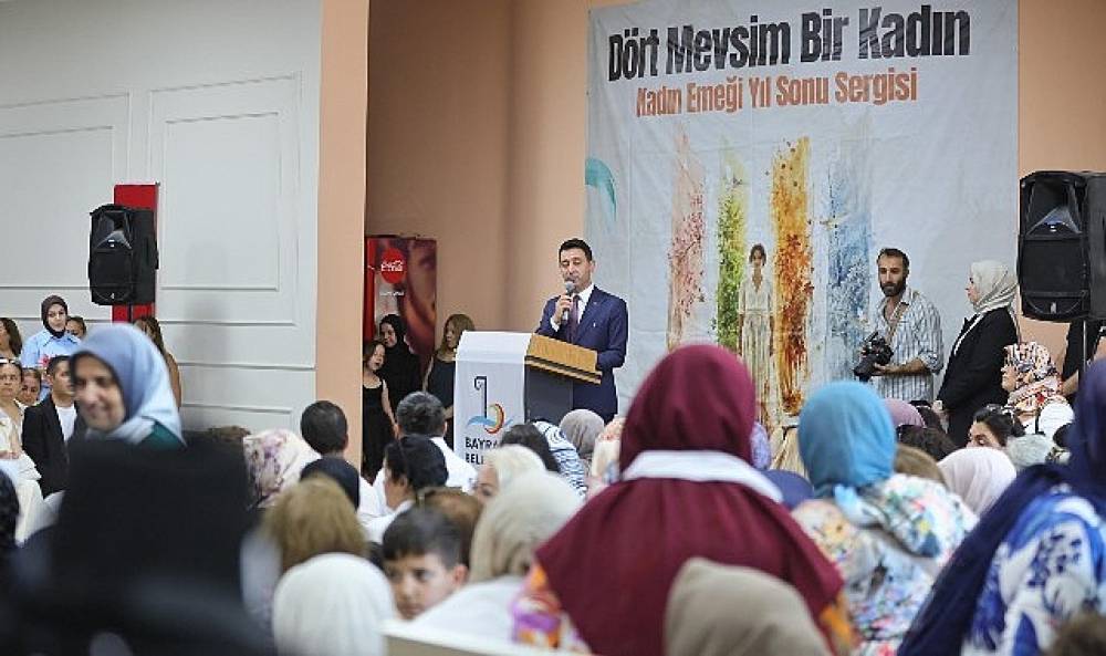 Bayraklı'nın &Uuml;reten Kadınları Eserlerini Sergiledi
