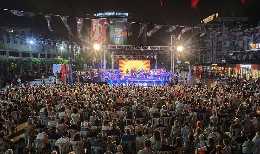 Başkan &Ccedil;er&ccedil;ioğlu Aydın B&uuml;y&uuml;kşehir Belediyesi Konservatuarı'nın Eşsiz G&ouml;sterilerini Aydınlılar ile Buluşturdu