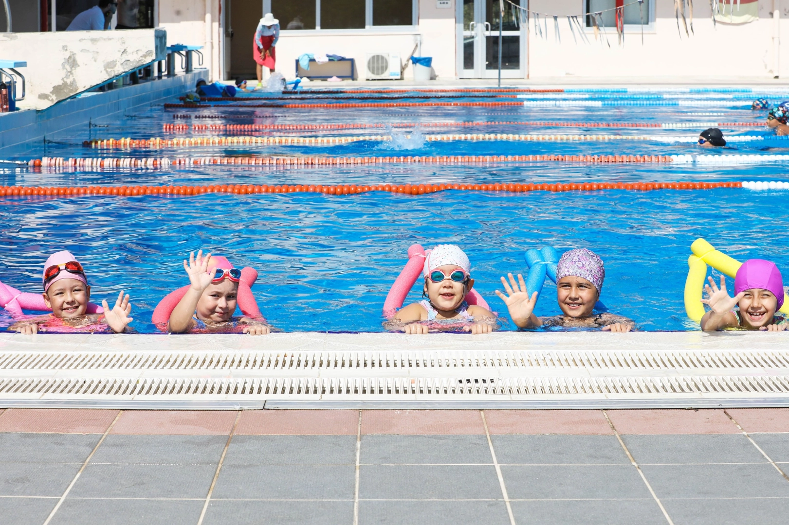 İzmir'de Her Çocuk Yüzme Öğrenecek