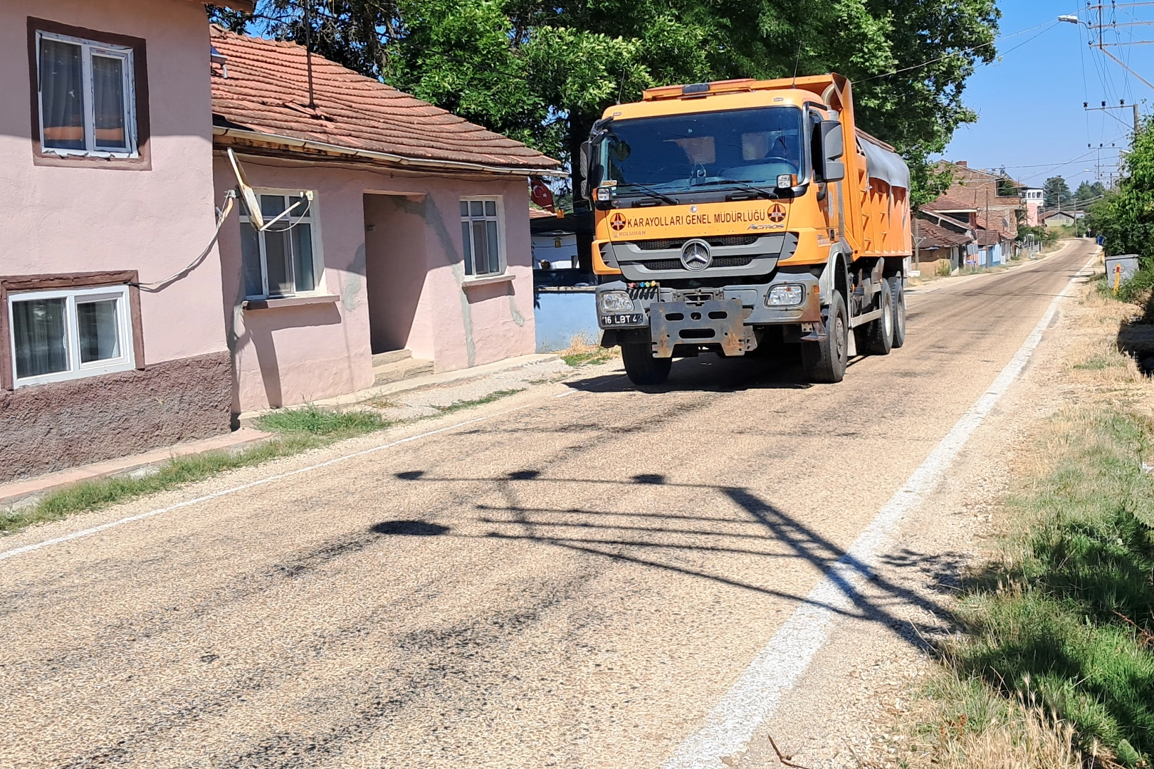 Bilecik'te Asfalt Eriyor: Karayolları Tedbirde