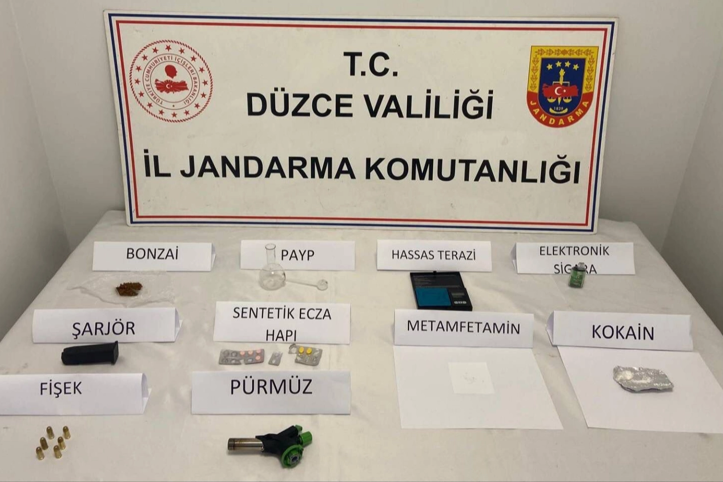 Düzce'de Uyuşturucu Operasyonu: Evde Ele Geçirildi!