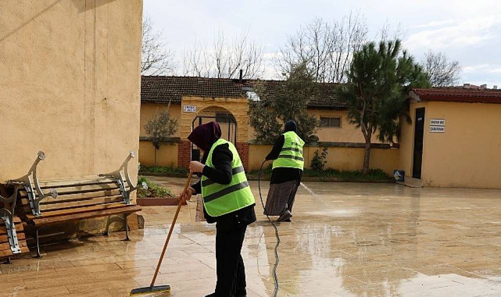 Geyve Belediyesi Camilerde İkinci Tur Temizlik &Ccedil;alışmalarına Başladı