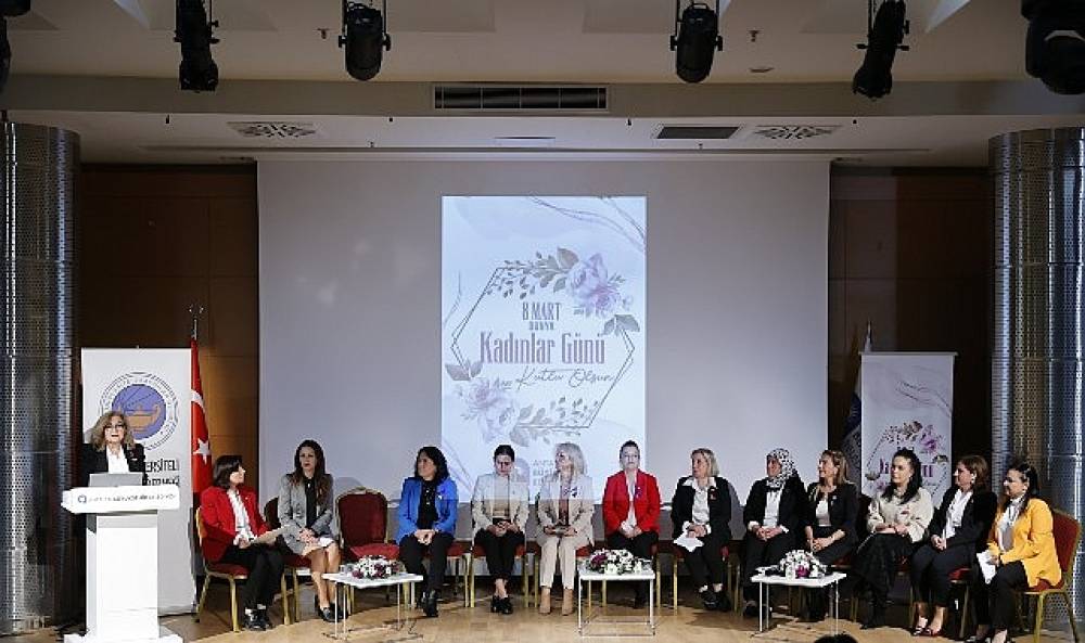 Kadın muhtarlarla eşitlik&ccedil;i uygulamalar paneli d&uuml;zenlendi