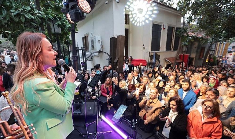 Konak'tan Dario Moreno i&ccedil;in unutulmaz şenlik: İzmirliler akın etti