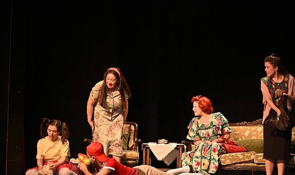 Manisa Şehir Tiyatrosu İlçe Turnesinde: “Evcilik Oyunu” ve “Bir Yaz Gecesi Rüyası” Seyirciyle Buluşuyor