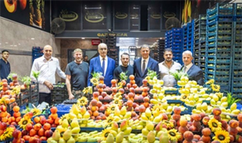 Başkan Tugay İzmir'in hal esnafıyla buluştu