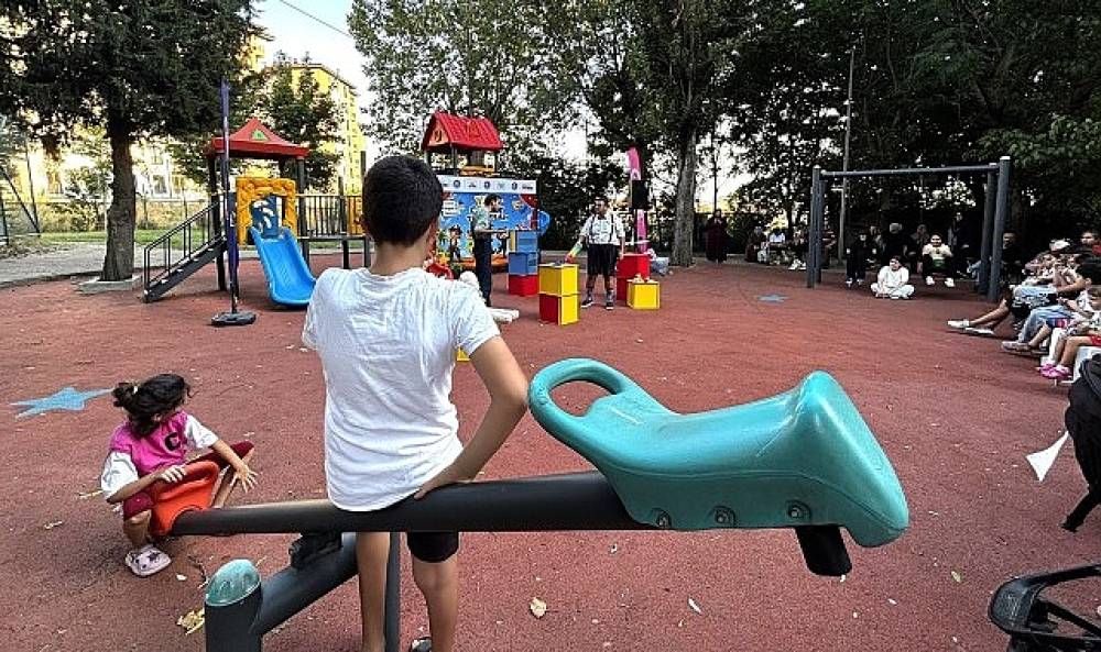 &Ccedil;ocuk tiyatroları yaz akşamlarını renklendirmeye devam ediyor