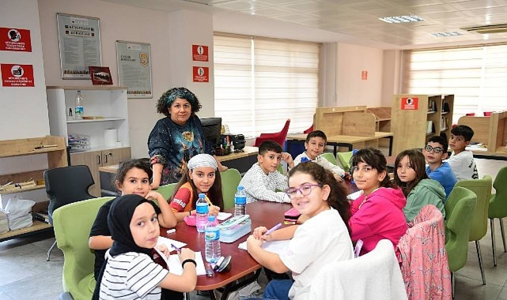 Osmangazi'de Çocuklar Hayallerini Kağıda Döküyor