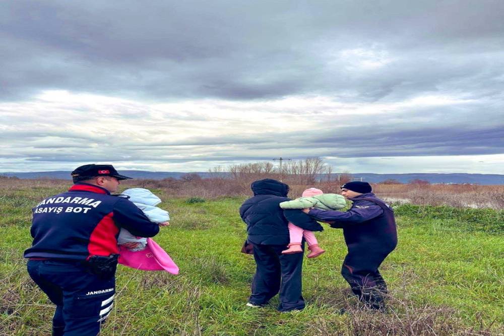 Bursa&rsquo;da selde mahsur kalan aile kurtarıldı