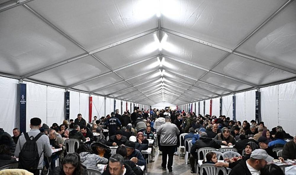 Başkan &Ccedil;er&ccedil;ioğlu AD&Uuml; &Ouml;ğrencileri ile İftarda Bir Araya Geldi