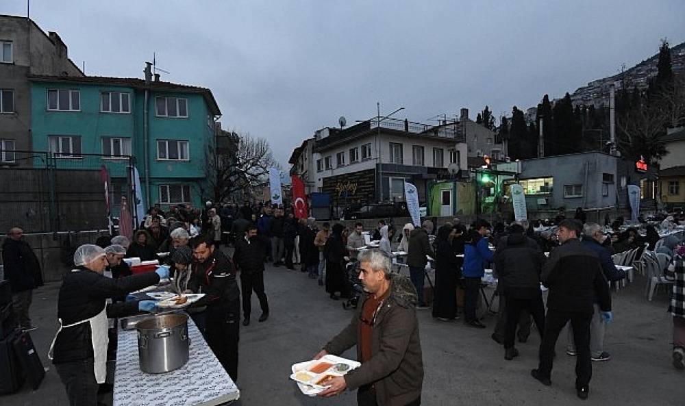 Osmangazi'de G&ouml;n&uuml;l Sofraları B&uuml;y&uuml;yor