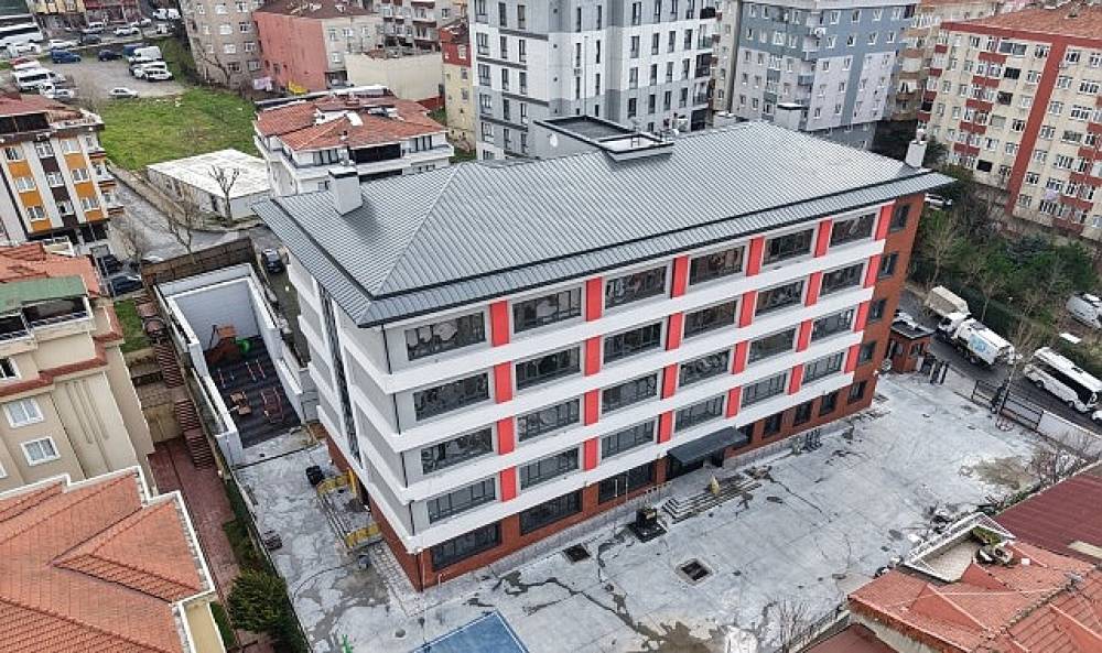 Bağcılar'da eğitime b&uuml;y&uuml;k yatırım: Aynı anda 7 yeni okulun inşaatı devam ediyor