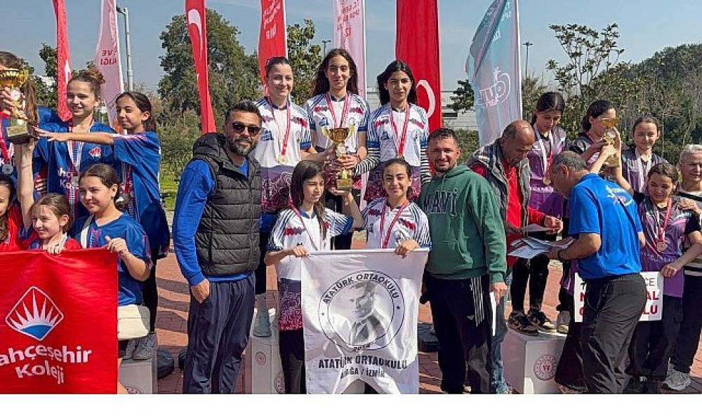 Atat&uuml;rk Ortaokulu &Ouml;ğrencileri Oryantiringde İzmir'e Damga Vurdu