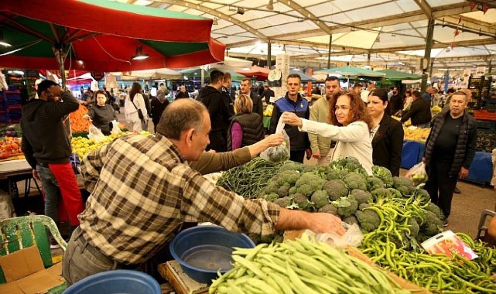 Karşıyaka'dan &ccedil;ocukları şiddet sarmalından koruyacak tarihi karar:  Pazar yerlerinde kesici alet satışına son!