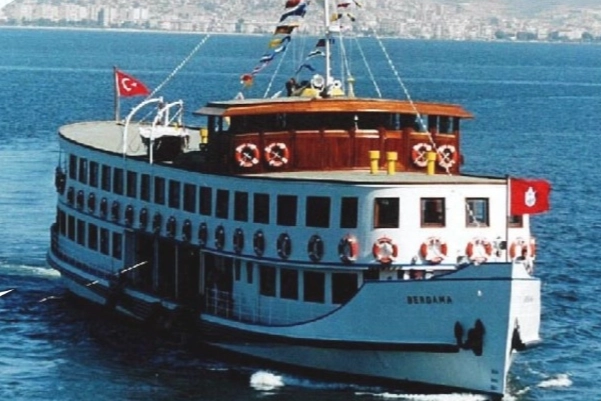 İzmir'den YKS Adaylarına Deniz Manzaralı Çalışma Alanı: “Rotamız Üniversite” Başlıyor