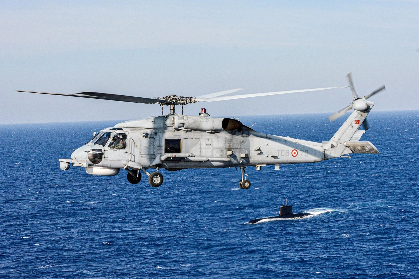 Denizkurdu-II/2025 Tatbikatında SH-70 Helikopteri Denize Acil İniş Yaptı