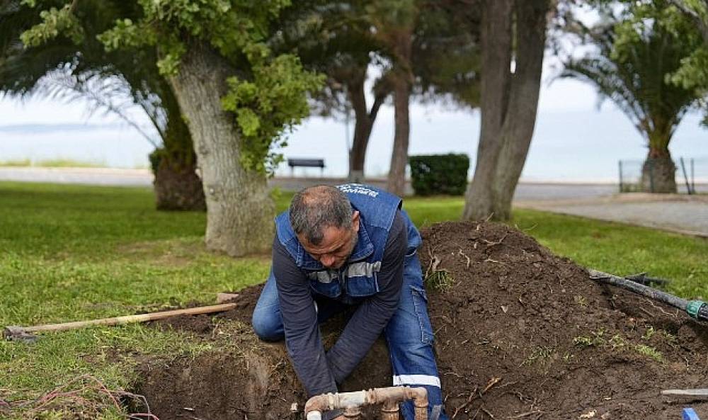 Burhaniye'de Yeşil Alan ve Parklarda Kapsamlı &Ccedil;alışmalar S&uuml;r&uuml;yor