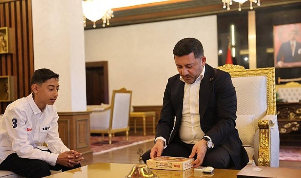 Rasim Başkan, Kitap Kurdu Eymen A&ccedil;ık'ı Belediyede Ağırladı