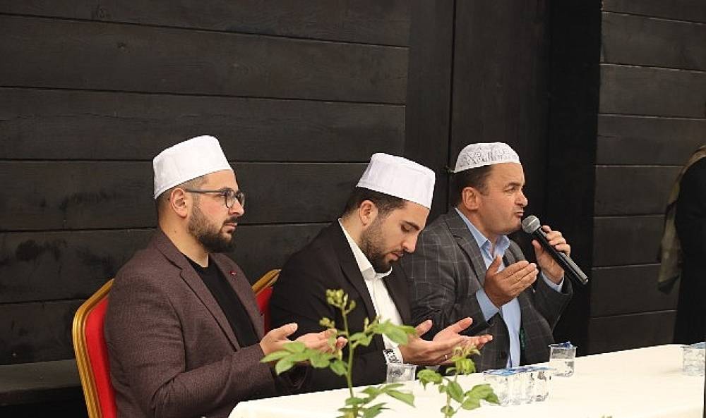 Kandıra Baba Tepesi'nde  Ak&ccedil;akoca Bey Dualarla Anıldı